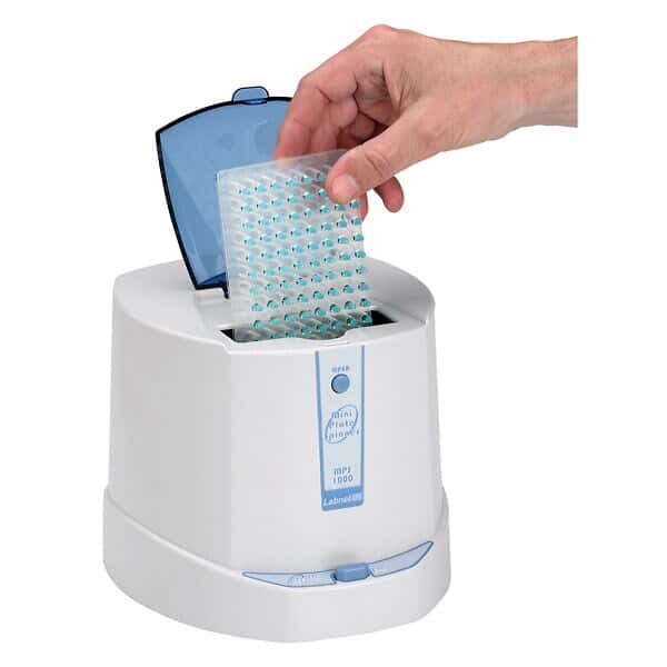 centrifuga microplacas Centrífuga com Microplacas de PCR- Contribuindo para a Biologia Molecular