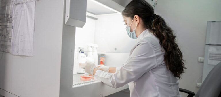 Vantagens de usar uma Chapa Aquecedora no Laboratório