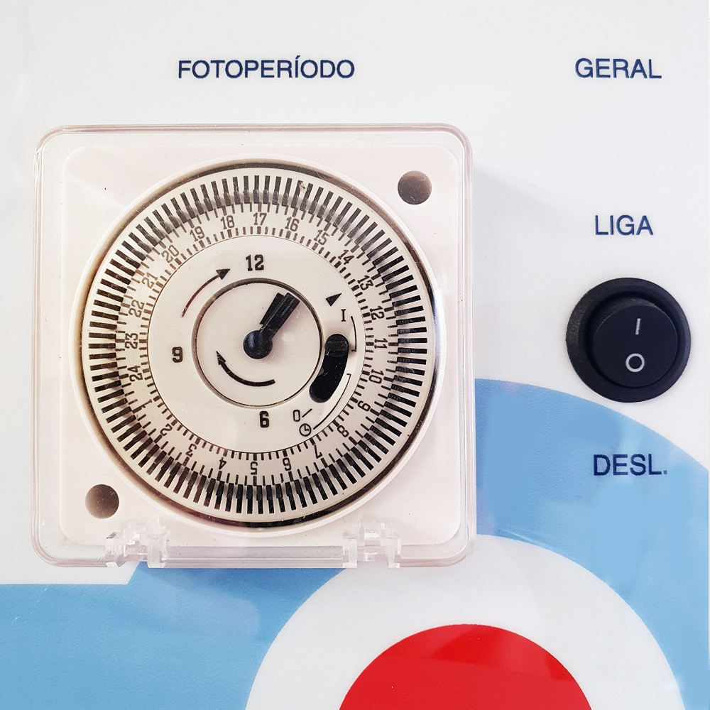 Camara de Germinacao com Fotoperiodo 7 Câmara de Germinação com Fotoperíodo 7