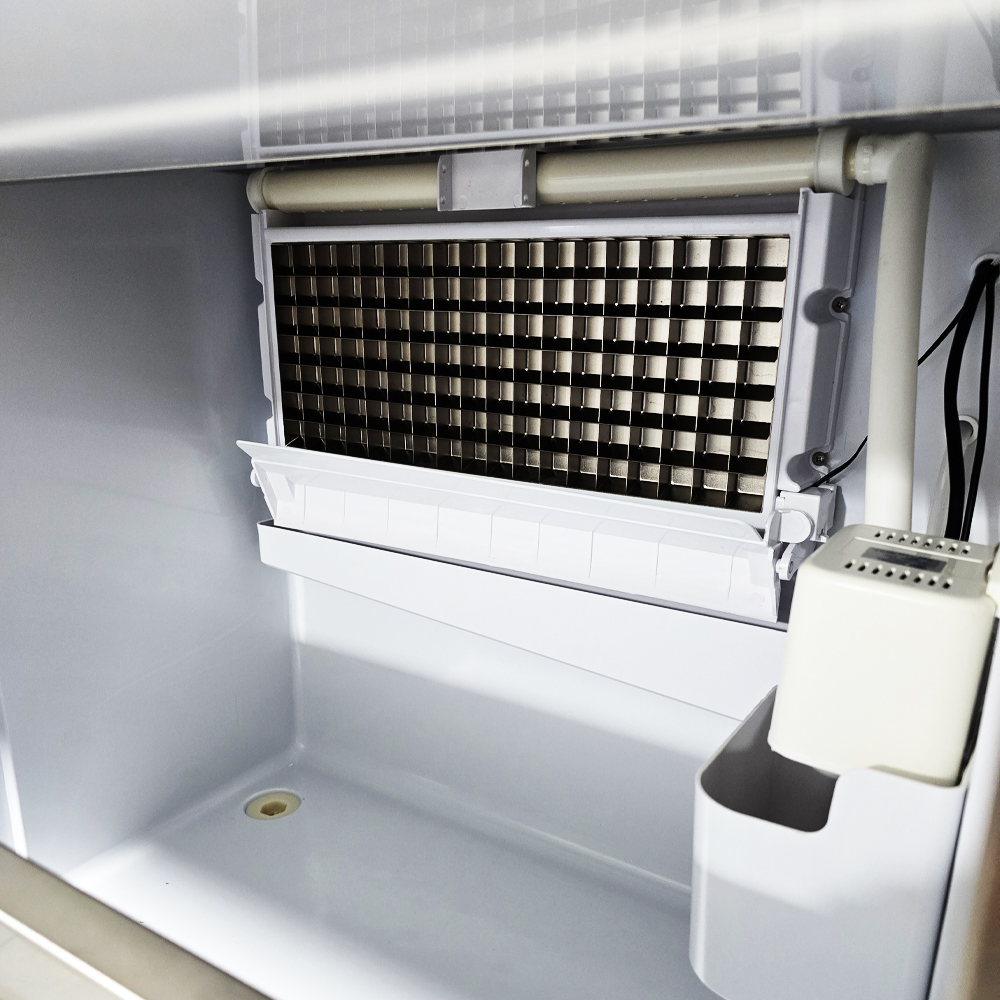 Maquina de Gelo em Cubos 150 Litros 2 Máquina de Gelo em Cubos - 150 Litros (2)