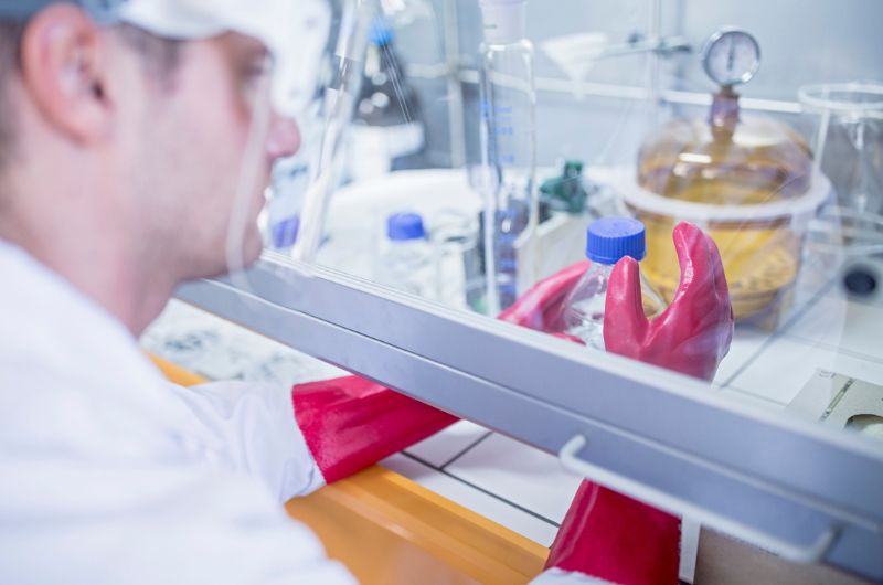 7 Erros no Uso da Capela de Fluxo Laminar e Como Evitar