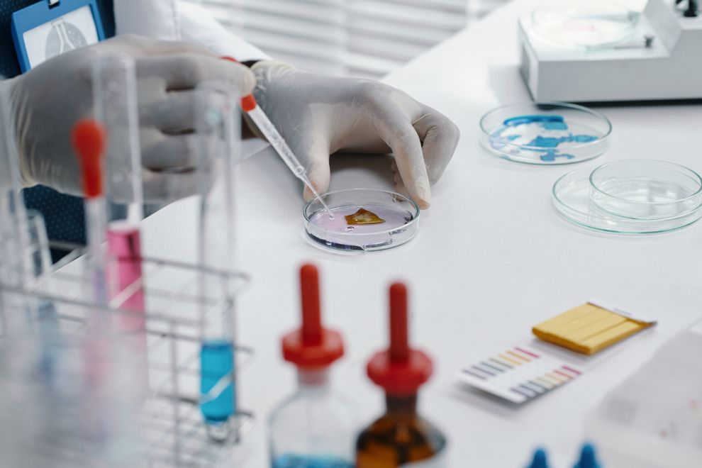 Aplicações da Balança de Precisão na Indústria e Laboratório